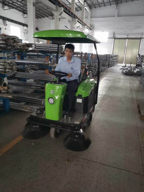 南寧駕駛式掃地機(jī)